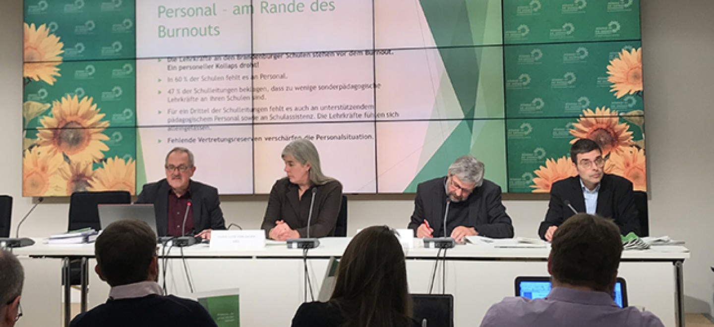 Pressekonferenz zum Gutachten zu Inklusion: Winfried Steinert, Marie Luise von Halem, Axel Vogel, Tobias Arbinger © K. Buri/Fraktion